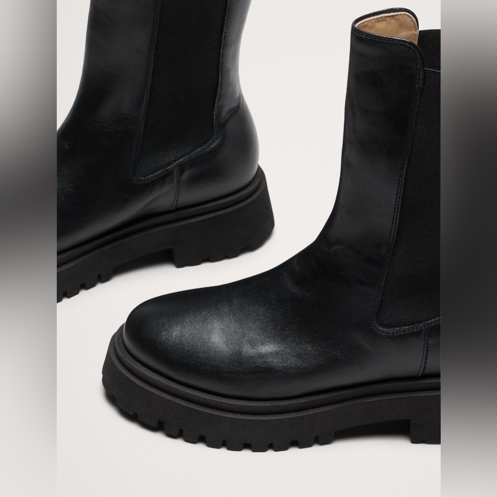 BANANA REPUBLIC ITALIAN LEATHER TALL CHELSEA BOOT - Picture 10 of 15
